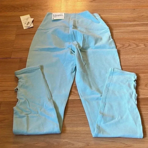 NWT Old Navy 7/8 Ankle Leggings - Picture 3 of 3
